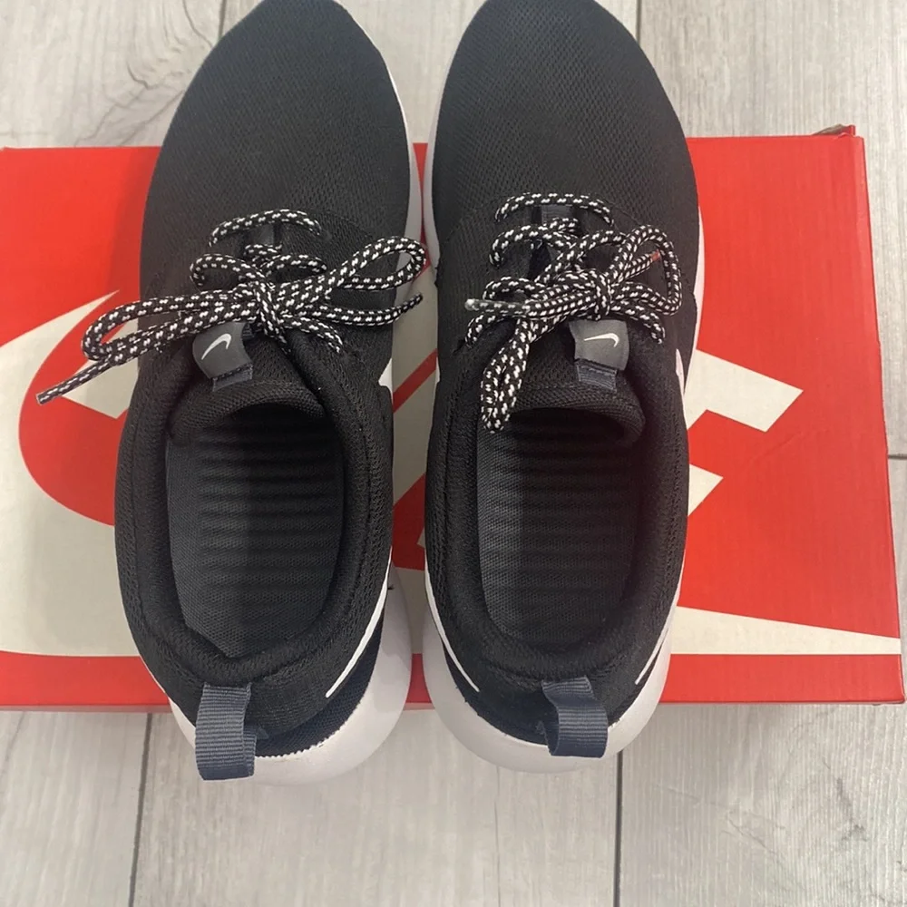 NWT Black Nike Roshe One Women's Sneaker Size 8 - Picture 9 of 12